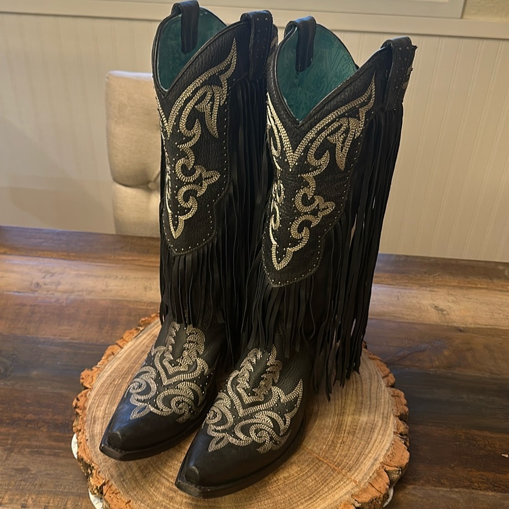 Snip toe Cowboy boots with fringe